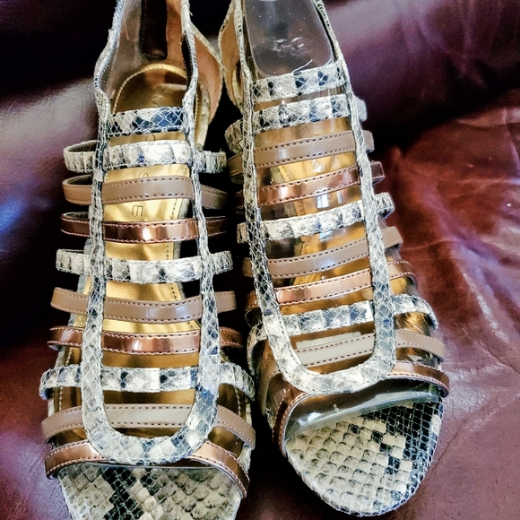 Heels - Picture 1 of 2